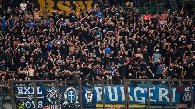 4000 aficionados del Dimano Zagreb llegaron a Milán. | Foto: AFP/Video: Twitter 