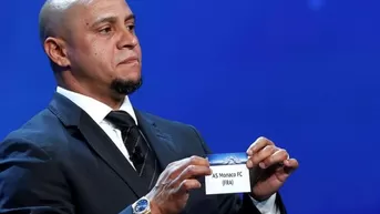 Champions League: Roberto Carlos y el cambio de bola que causa polémica