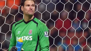 Asmir Begovic ser&amp;aacute; el suplente del belga Thibaut Courtois (Foto: AFP)