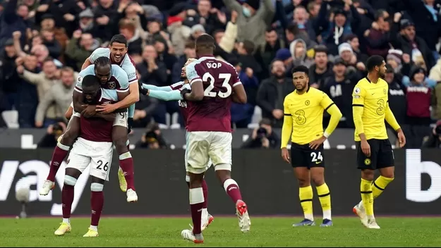 Chelsea cayó ante el West Ham con un espectacular gol de Arthur Masuaku
