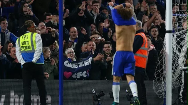 Chelsea: gran gesto de David Luiz con fanática tras triunfo sobre Tottenham