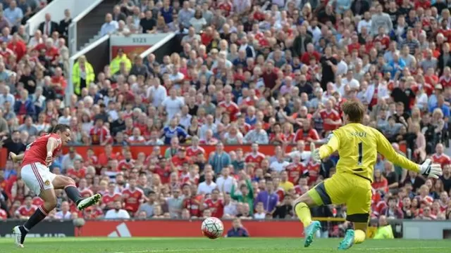 Chicharito pudo ser el héroe del United pero mira qué hizo ante Tim Krul
