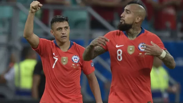 De ganar o empatar, Chile sería el rival de Perú en cuartos de final. | Foto: AFP
