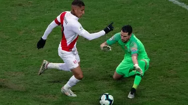 Los hinchas critican a Gabriel Arias tras el Perú vs. Chile. | Foto: AFP