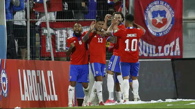 Chile goleó 3-0 a Venezuela y escaló al sexto puesto en las Eliminatorias