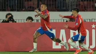 Eduardo Vargas apareció para abrir el marcador a favor de Chile apenas a los 2 minutos del partido. | Video: TyC Sports.