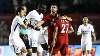 China: castigan con 6 partidos a jugador por insultos racistas contra Demba Ba