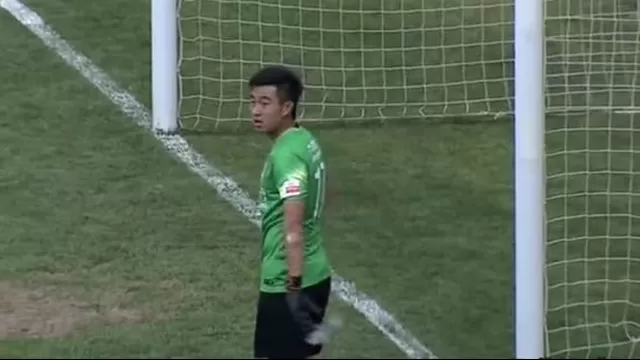 China: el portero se fue a tomar agua y le convirtieron gol