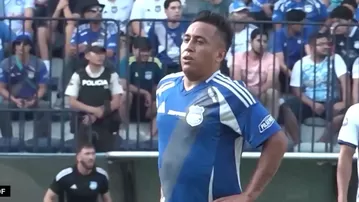 ¿Christian Cueva deja Emelec? Regresó a Perú con futuro incierto