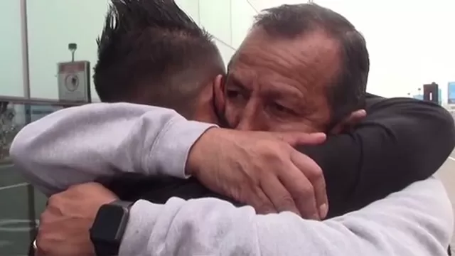 Christian Cueva regresó a Arabia Saudita: Revive el emotivo adiós con su papá