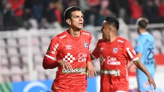 Osnar Noronha fue catalogado como uno de los mejores del partido en Cienciano / Cienciano