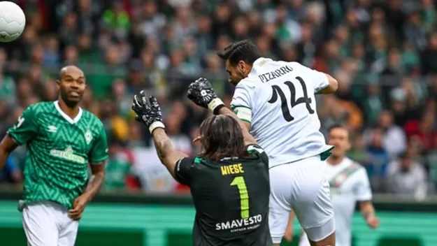 Claudio Pizarro anotó el primer gol en su partido de despedida