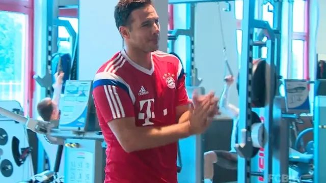 Claudio Pizarro pone la cuota de humor en entrenamiento del Bayern