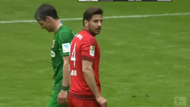 Claudio Pizarro presente en la caída del Bayern Munich ante Augsburgo