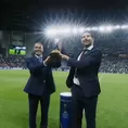 Claudio Pizarro presentó el trofeo del Mundial de Clubes al lado de Cafú