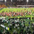 Colombia: Hinchas invadieron el campo en su regreso a los estadios en Bogotá