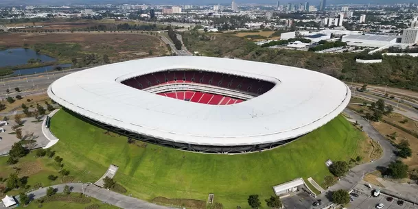 El estadio de las Chivas de Guadalajara, denominado Estadio Akron, cuenta con capacidad para más de 46 mil espectadores. 