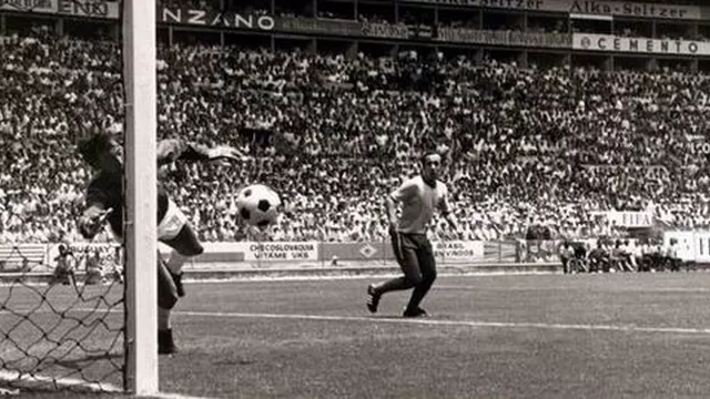 Comparan atajada de Ochoa con la de Gordon Banks en el Mundial 1970
