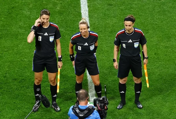 Terna femenina. Tori penso junto a Kathryn Nesbitt y Brooke Mayo. | Foto: Reuters by Bernadett Szabo Terna femenina. Tori penso junto a Kathryn Nesbitt y Brooke Mayo. | Foto: Reuters by Bernadett Szabo