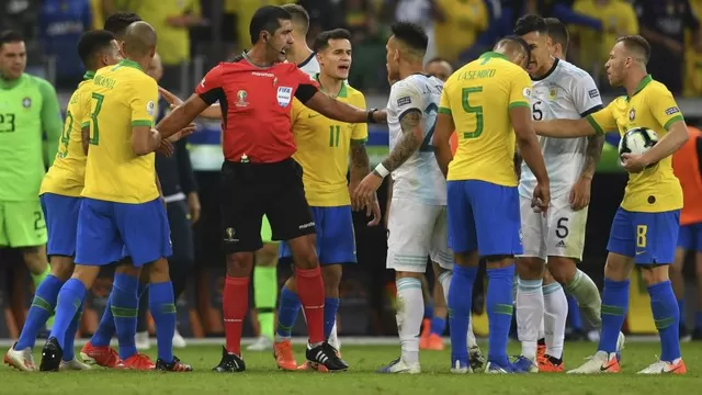  Roddy Zambrano fue muy criticado por su arbitraje en las semifinales de la Copa América 2019. | Foto: AFP