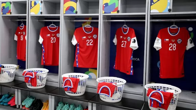 Chile tapó el logo de Nike de su camiseta | Foto: Selección chilena.
