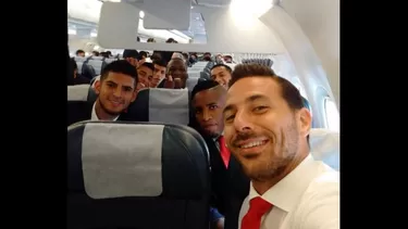 La selección en el vuelo que los lleva a Temuco (Foto: @pizarrinha)