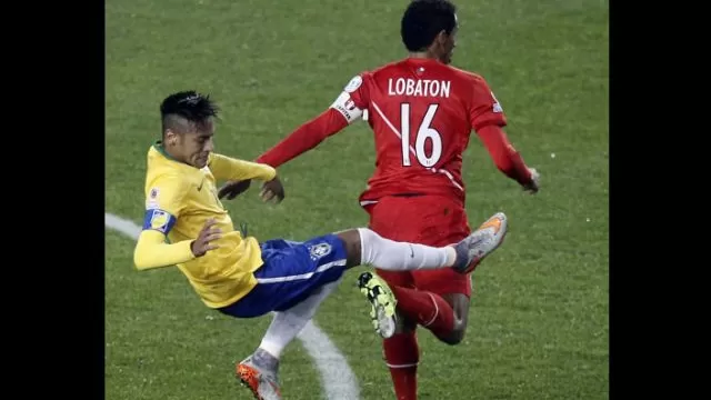 Neymar se fue de Chile, mientras que Lobatón sumó su segunda amarilla (AFP)