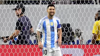 Lionel Messi tiene una afectación desde el encuentro con Chile, pese a ello estaría en el arranque con Canadá / Foto: AFP