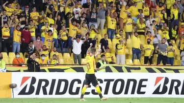 Golazo del argentino nacionalizado ecuatoriano. | Foto: EFE/Video: @Sudamericana