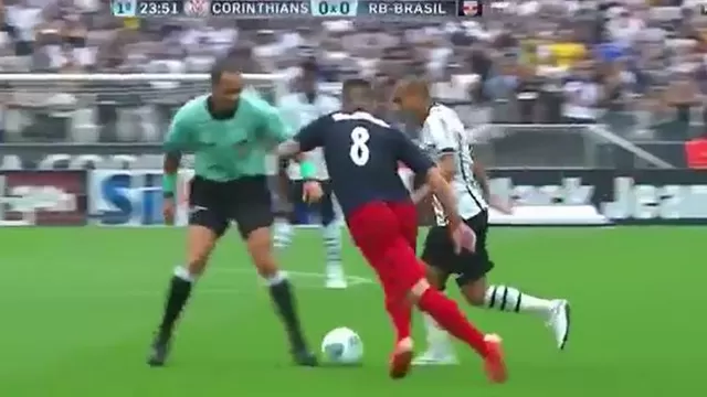 Corinthians: árbitro estorbó a Emerson Sheik y así reaccionó el jugador