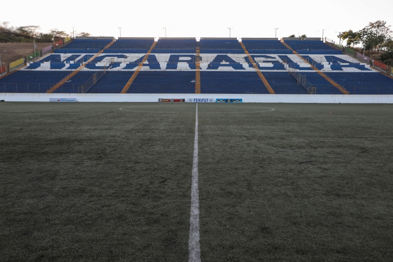 El estadio Nacional vacío previo al partido entre Managua FC y Cacique Diriangen FC | Foto: AFP