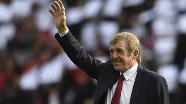 Kenny Dalglish, exfutbolista y entrenador de 69 años. | Foto: AFP