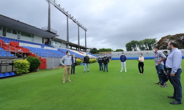 Comisión de la Asociación Uruguaya de Fútbol inspeccionó la cancha