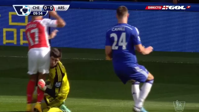 Courtois fue hospitalizado por este brutal choque con Alexis Sánchez