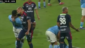 Cristal vs Junior: Peña fue expulsado por duro codazo a Araujo