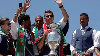 Cristiano Ronaldo alzó la Euro en el palacio presidencial de Portugal