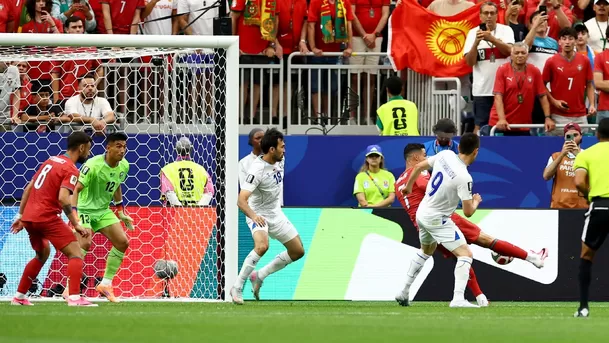 Definición de Cristiano Ronaldo en gol ante Uzbekistán / Foto: Reuters - Phil Noble Definición de Cristiano Ronaldo en gol ante Uzbekistán / Foto: Reuters - Phil Noble