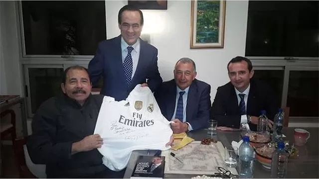 Cristiano dedicó camiseta del Real Madrid al presidente de Nicaragua-foto-2