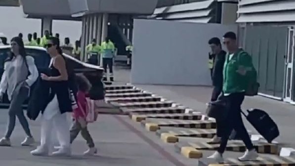 El astro portugués tomó un avión privado para abandonar Doha junto a familia. | Video: Instagram.