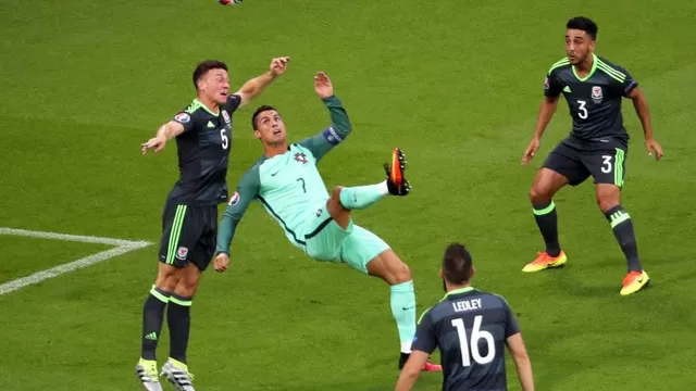 Cristiano Ronaldo intentó anotar de chalaca, pero esto sucedió