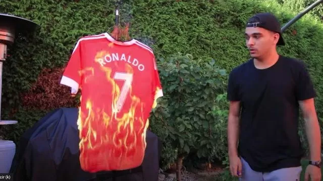 Cristiano Ronaldo: Pensó que &#39;CR7&#39; ficharía por el Manchester City y quemó su camiseta