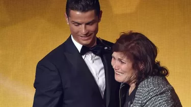 Dolores Aveiro, la madre de Cristiano Ronaldo, fue interceptada con el dinero en su bolso (Foto: AFP)