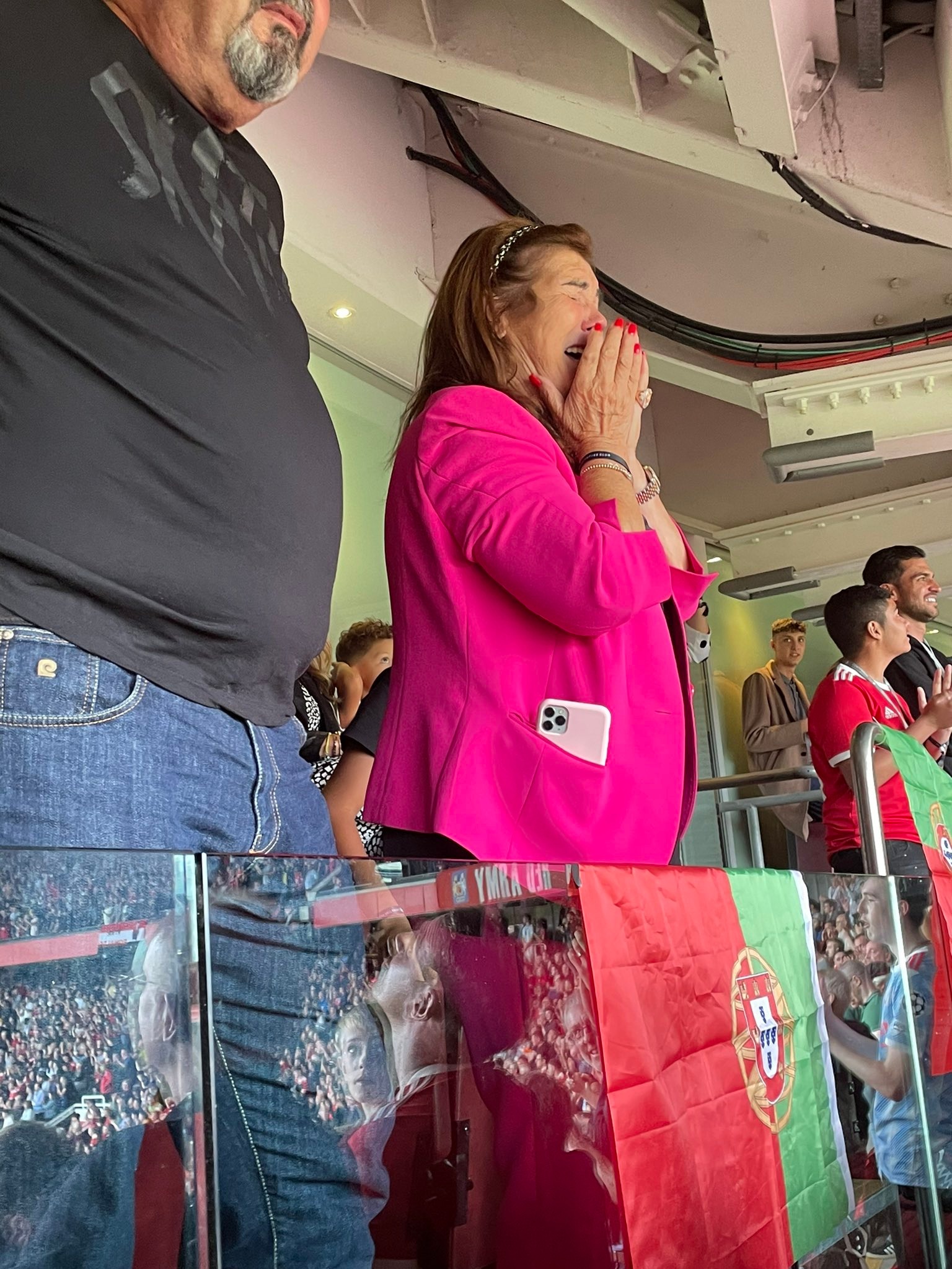 Esta es la imagen de la mamá de Cristiano Ronaldo que se hizo viral | Foto: @Ambo_91.