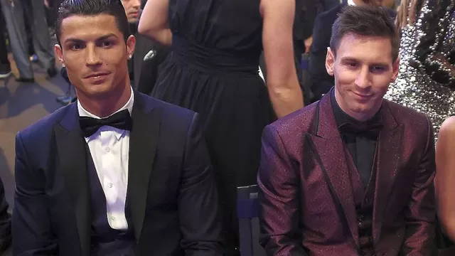 Cristiano Ronaldo delante de Lionel Messi