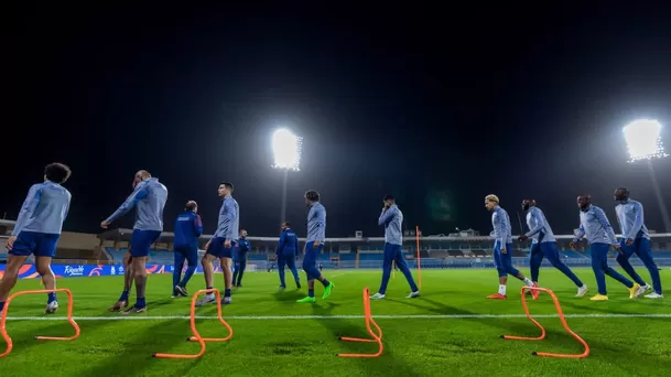 Jugadores de la liga árabe entrenan juntos /Foto: AFP