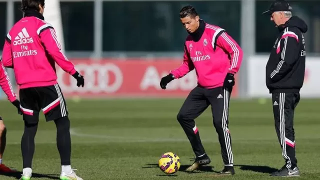 Cristiano Ronaldo y una genial huacha de revés a Fabio Coentrao