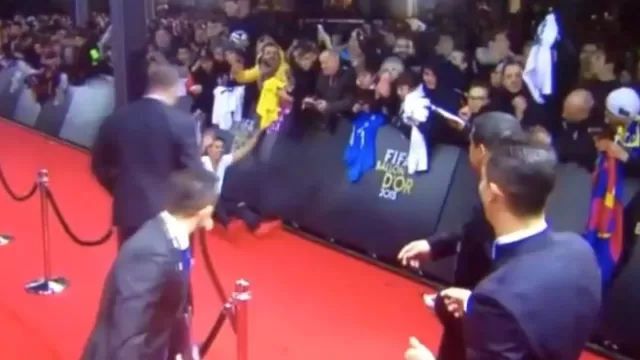 Cristiano Ronaldo y su divertida reacción cuando vio caer a hincha