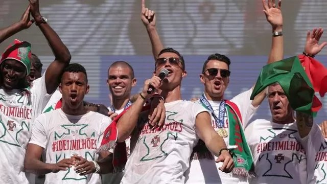 Cristiano Ronaldo y su eufórico canto en los festejos de Portugal