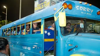 Curazao ya da que hablar: su llegada en bus escolar sin ventanas