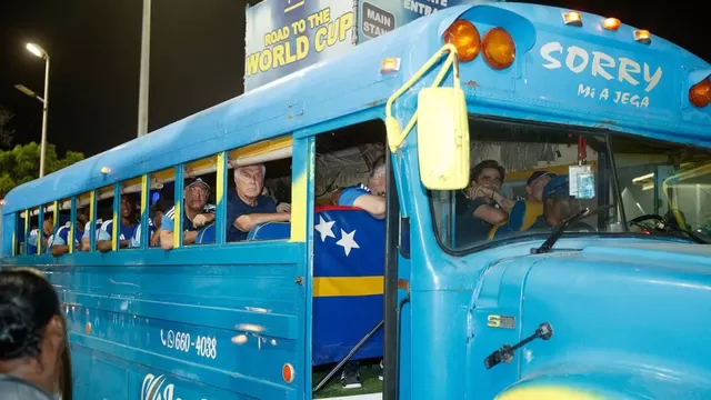 La insólita llegada de Curazao a su último amistoso antes del Mundial. (Foto: AFP / Video: @SI_FootballClub)